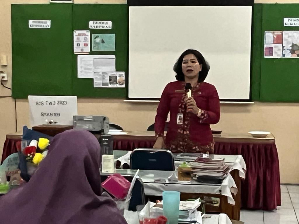 Guru Komunitas Belajar SMAN 109 Jakarta Lakukan Tata Kelola Rencana Kinerja pada Platform Merdeka Mengajar